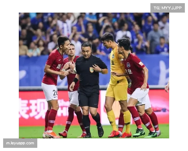 裁判队伍结构性更迭 新生代裁判敢于依规出示红牌信号